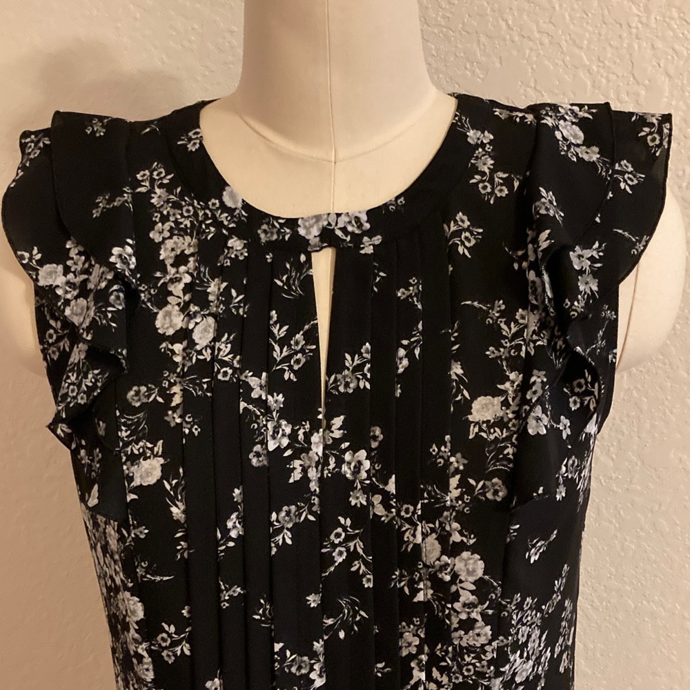 Elle Black and White Floral Blouse